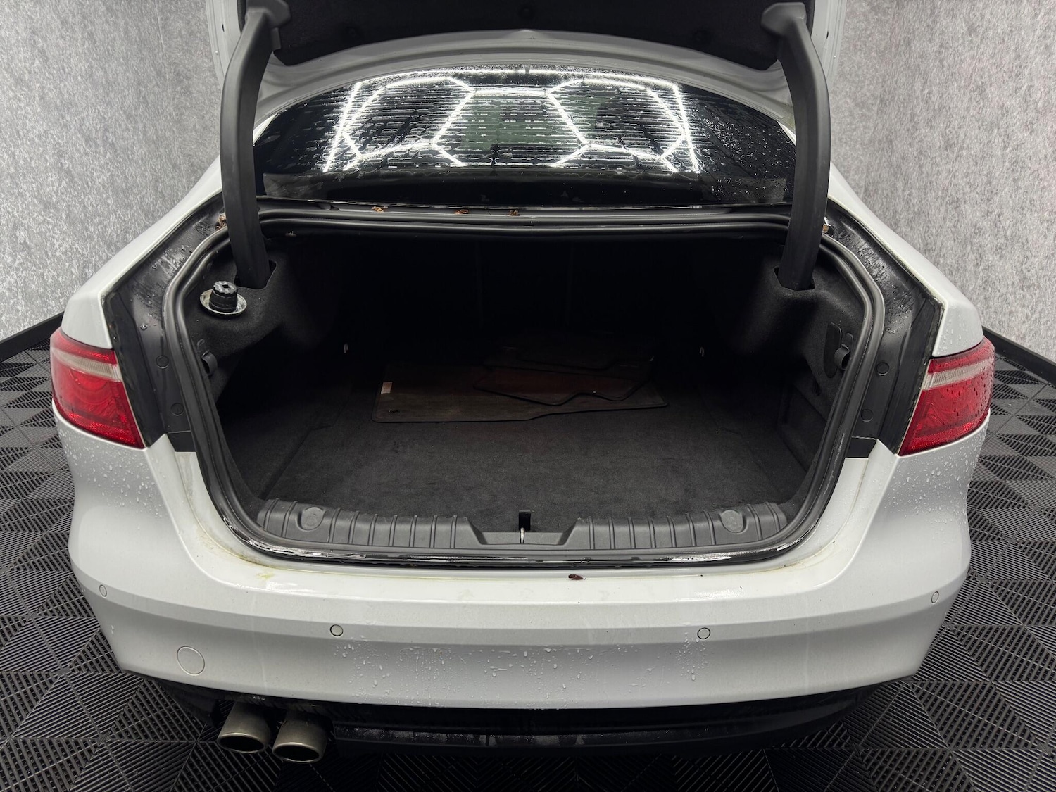 Used Jaguar XF 2017 for sale - 76446627: Photo 24