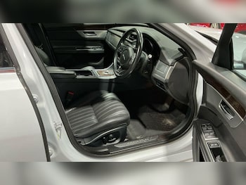 Used Jaguar XF 2017 for sale - 76446627: Photo