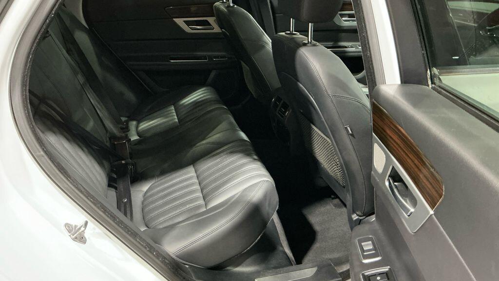 Used Jaguar XF 2017 for sale - 76446627: Photo 4