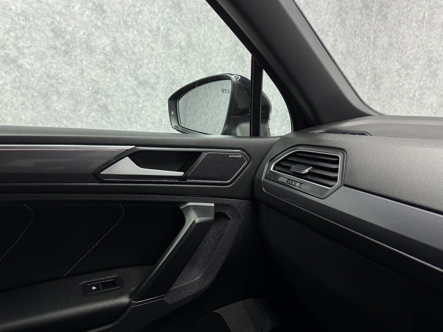 Used Volkswagen Tiguan 2016 for sale - 76606924: Photo 24