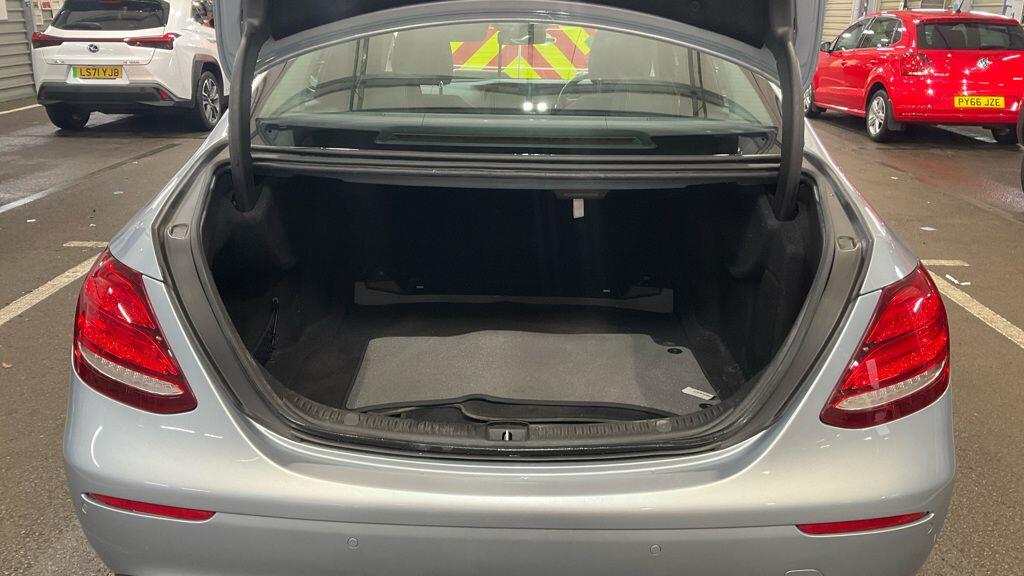 Used Mercedes-Benz E Class 2016 for sale - 76633342: Photo 12