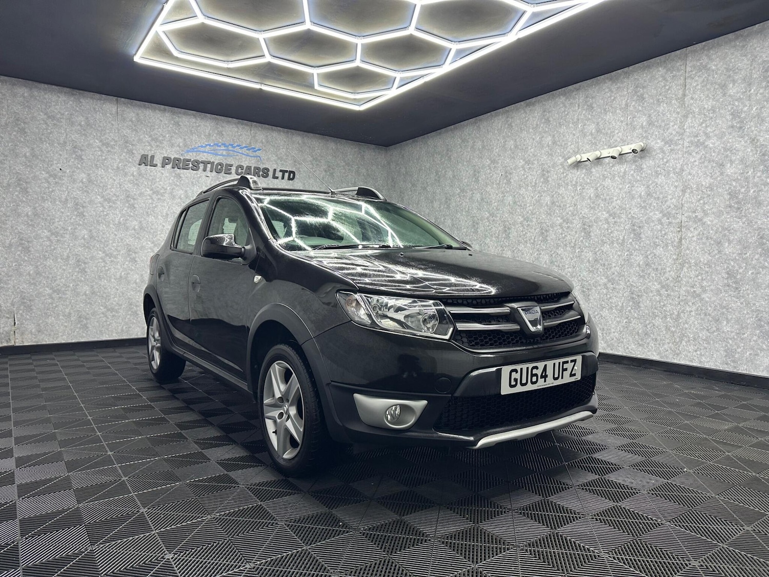 Used Dacia Sandero Stepway 2014 for sale - 78058623: Photo 2