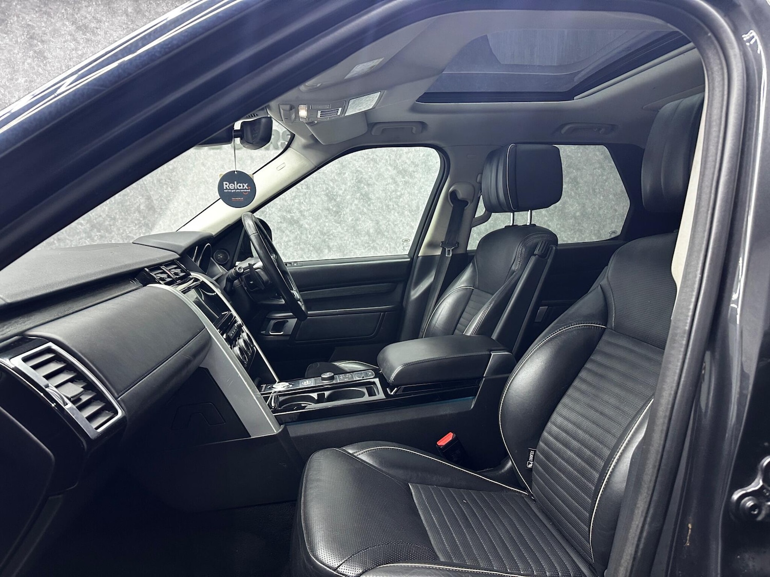 Used Land Rover Discovery 2017 for sale - 78058846: Photo 2