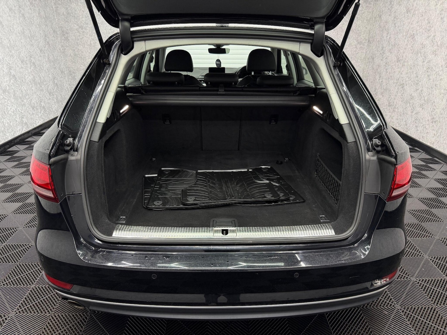 Used Audi A4 Avant for sale - 77396707: Photo 28