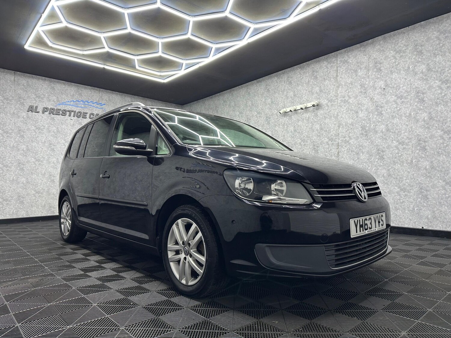 Used Volkswagen Touran for sale - 78057869: Photo 6