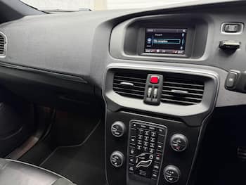 Used Volvo V40 2017 for sale - 79664352: Photo