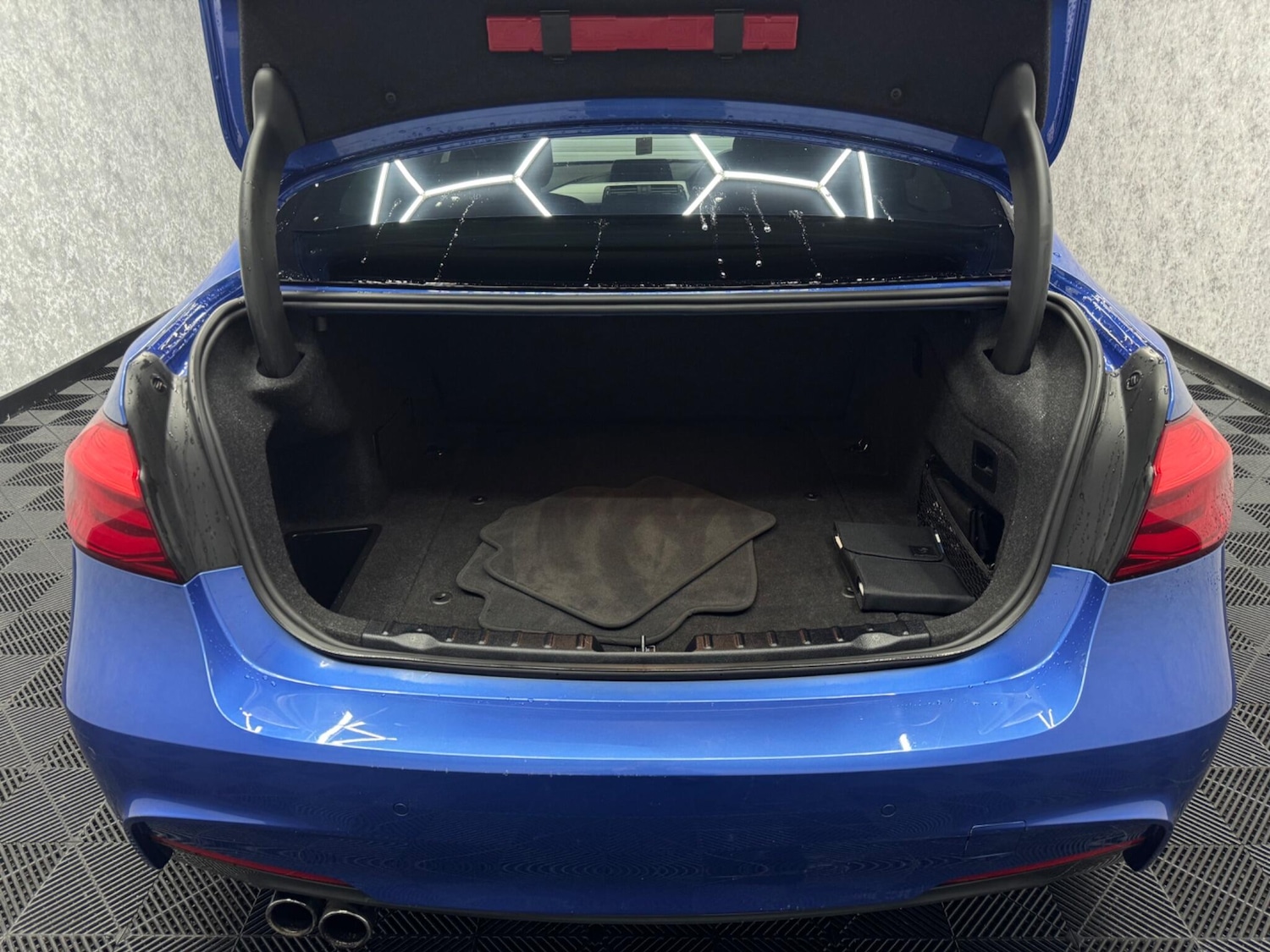 Used BMW 3 Series 2018 for sale - 76632750: Photo 35