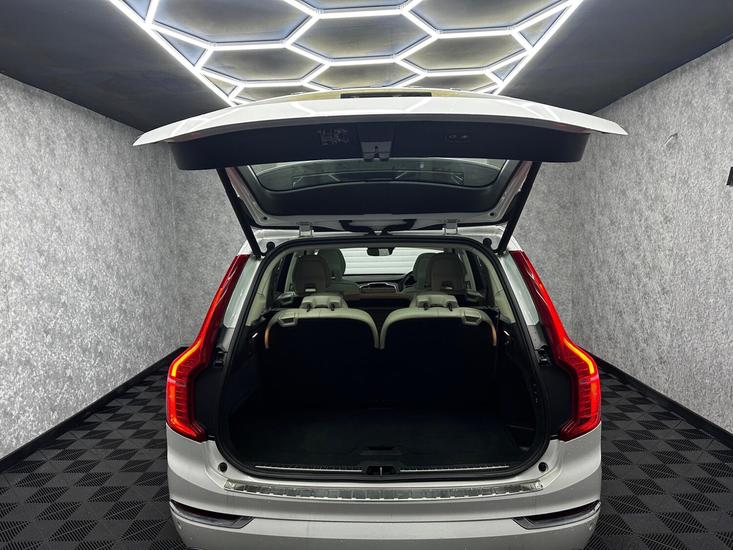 Used Volvo XC90 2018 for sale - 78058263: Photo 28