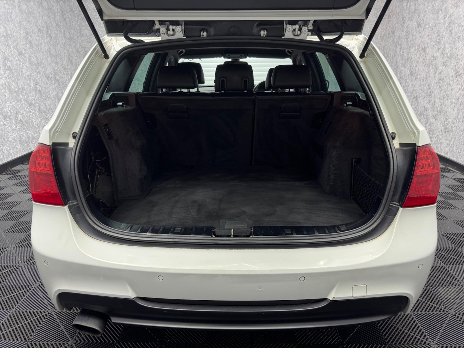 Used BMW 3 Series 2011 for sale - 76446392: Photo 19