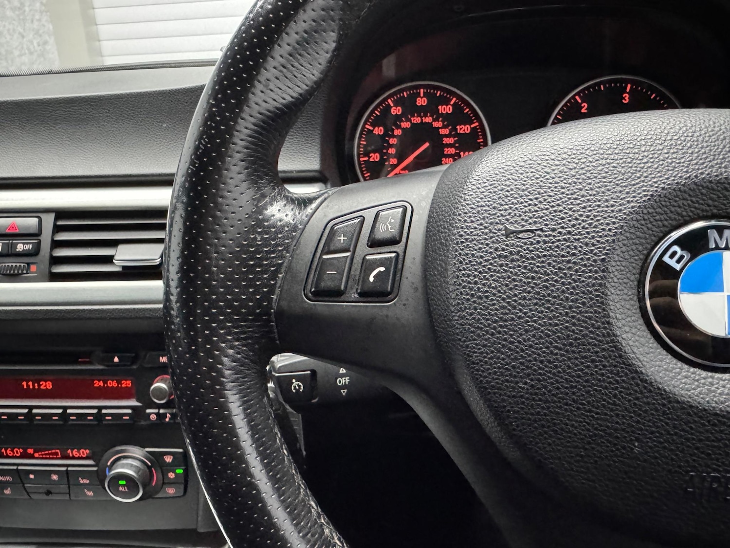 Used BMW 3 Series 2011 for sale - 76446392: Photo 6