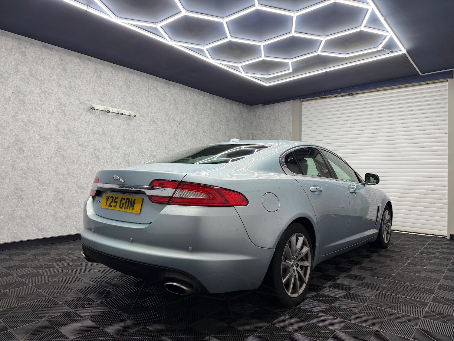 Used Jaguar XF 2012 for sale - 77162730: Photo 2