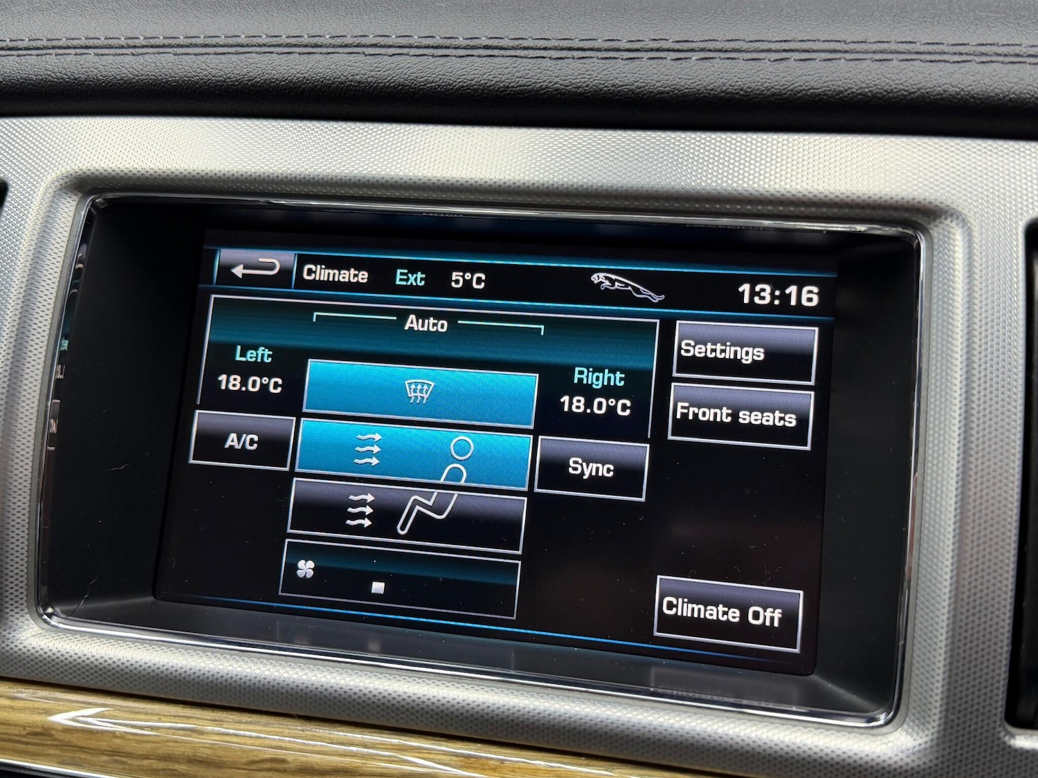 Used Jaguar XF 2012 for sale - 77162730: Photo 21