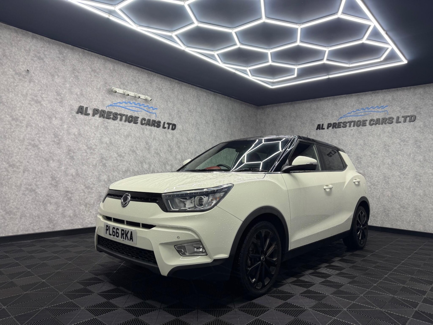 Used Ssangyong Tivoli 2017 for sale - 76440660: Photo 1
