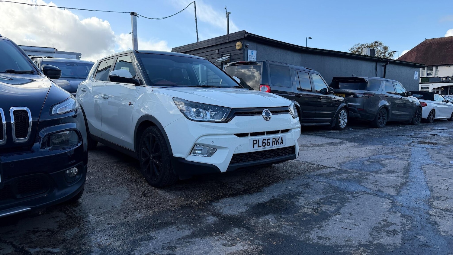 Used Ssangyong Tivoli 2017 for sale - 76440660: Photo 2
