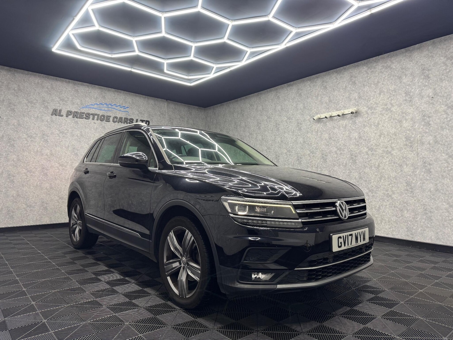 Used Volkswagen Tiguan 2017 for sale - 77060124: Photo 4