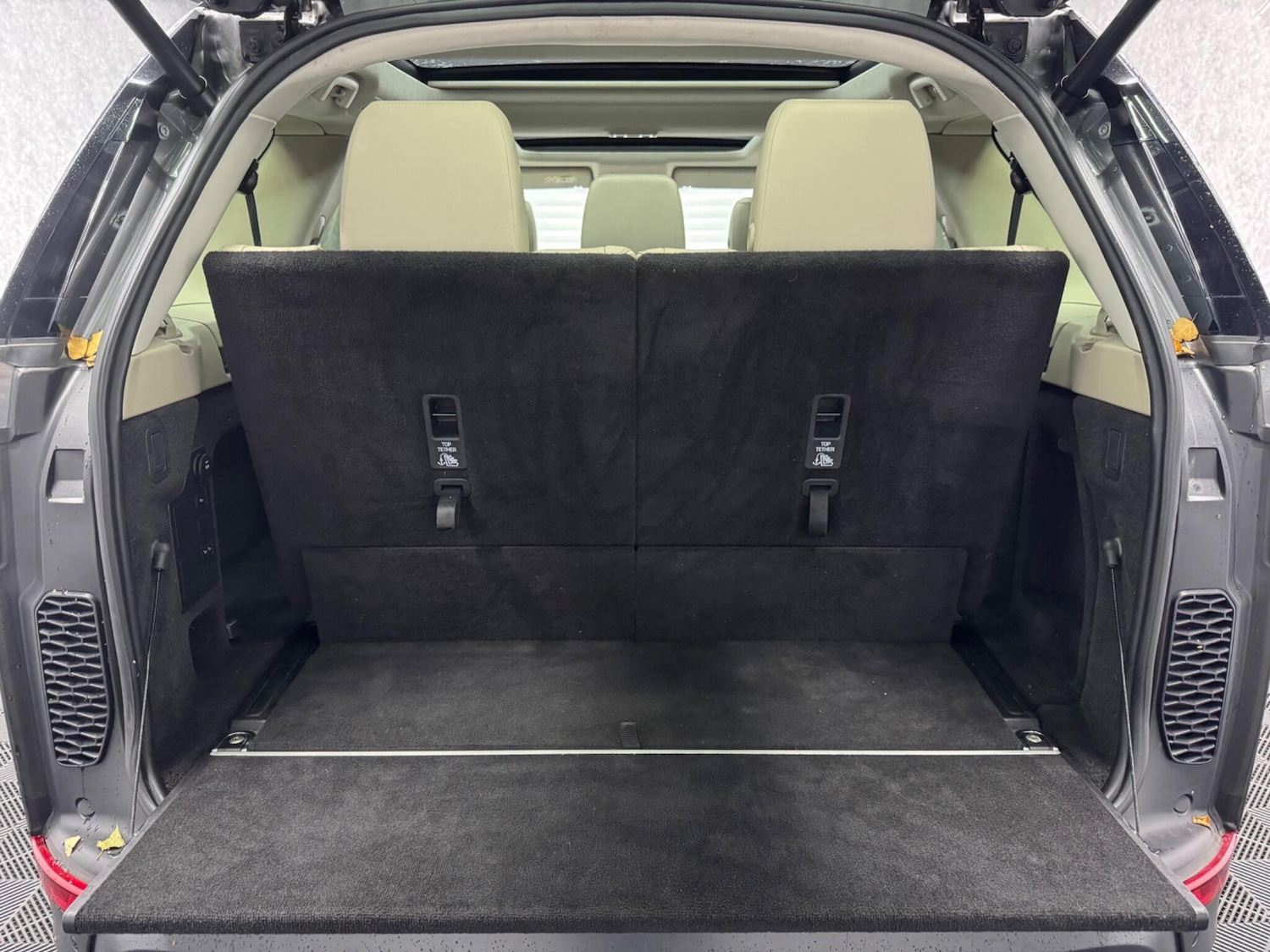 Used Land Rover Discovery 2017 for sale - 76024563: Photo 28