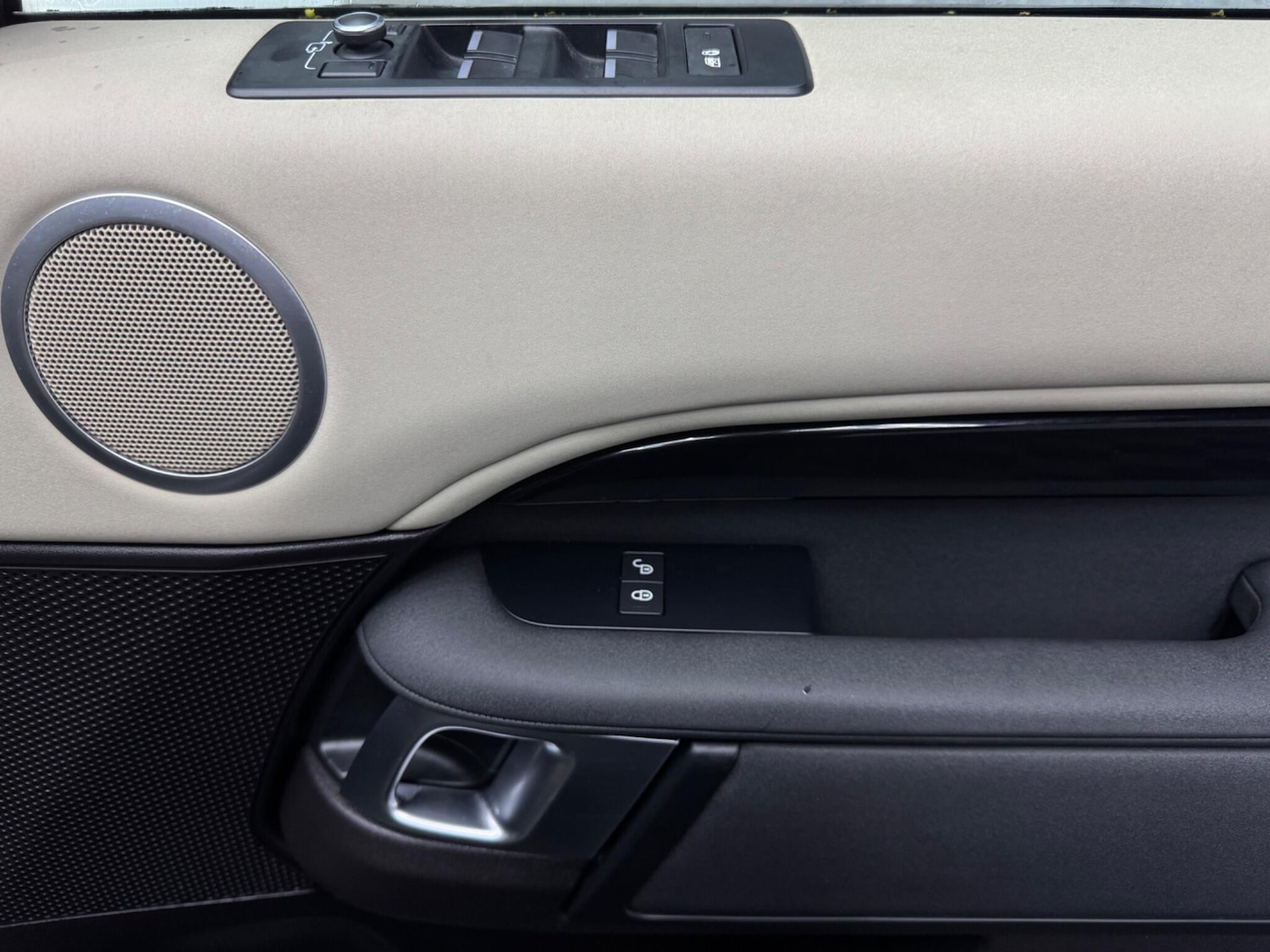 Used Land Rover Discovery 2017 for sale - 76024563: Photo 41