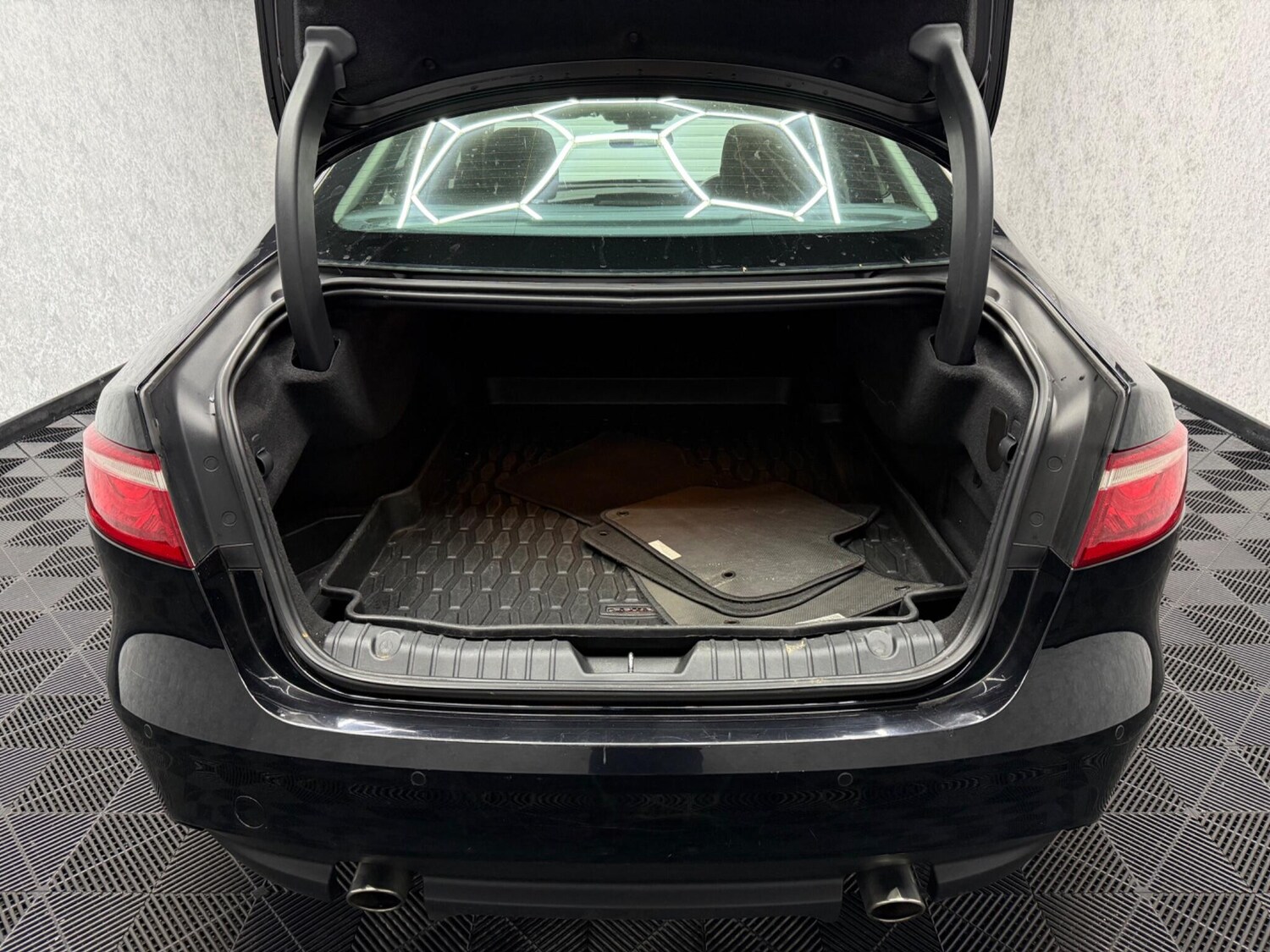 Used Jaguar XF 2017 for sale - 78058033: Photo 24