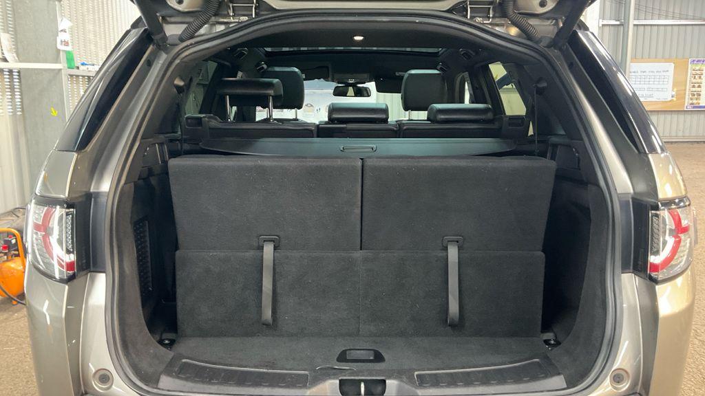 Used Land Rover Discovery Sport 2017 for sale - 76646290: Photo 9