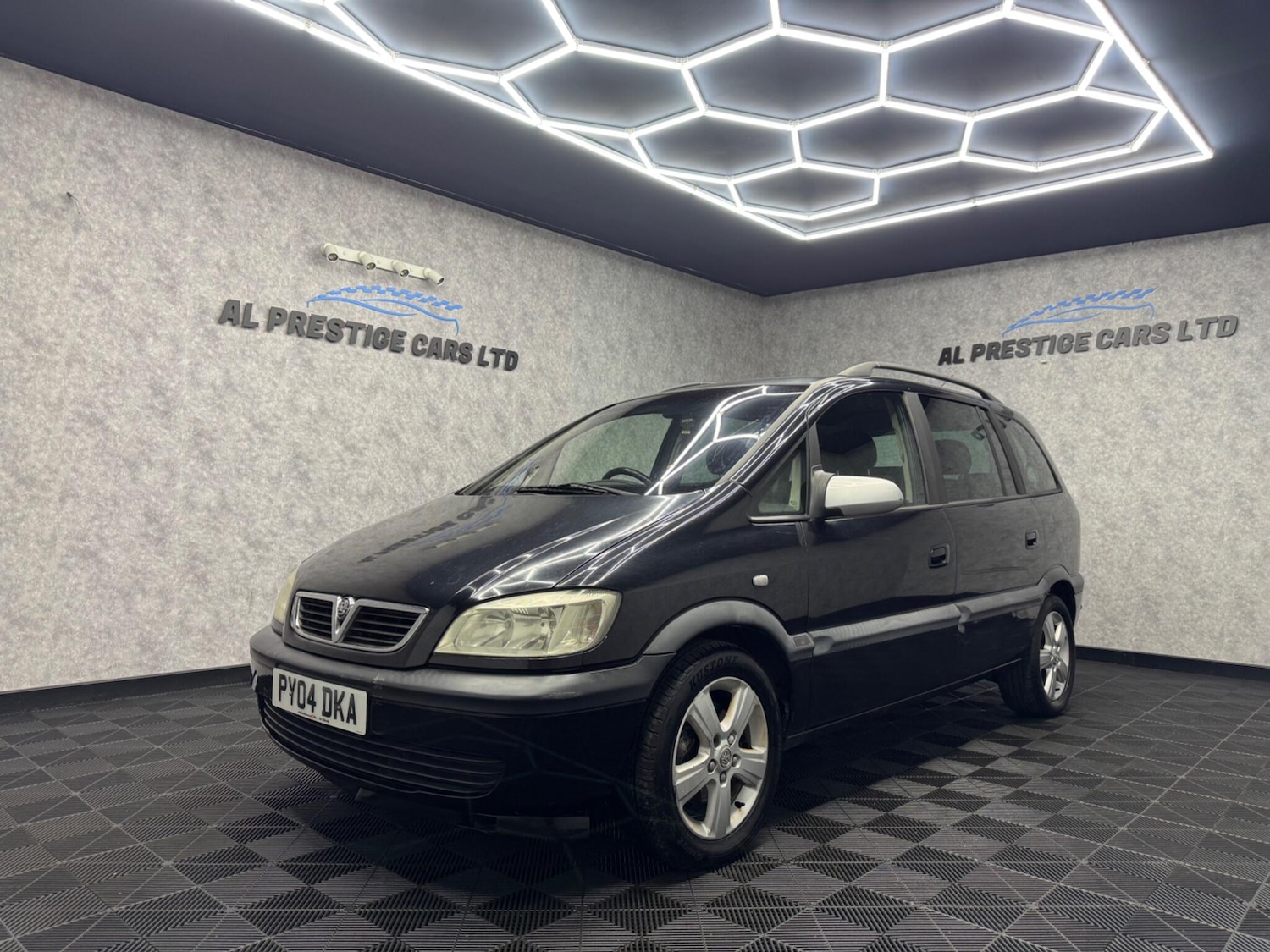 Used Vauxhall Zafira 2004 for sale - 76137711: Photo 1