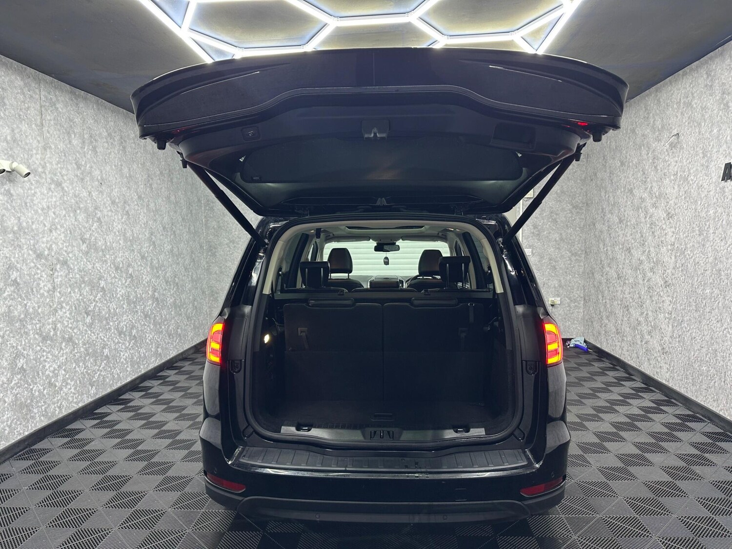 Used Ford Galaxy 2019 for sale - 78058915: Photo 30