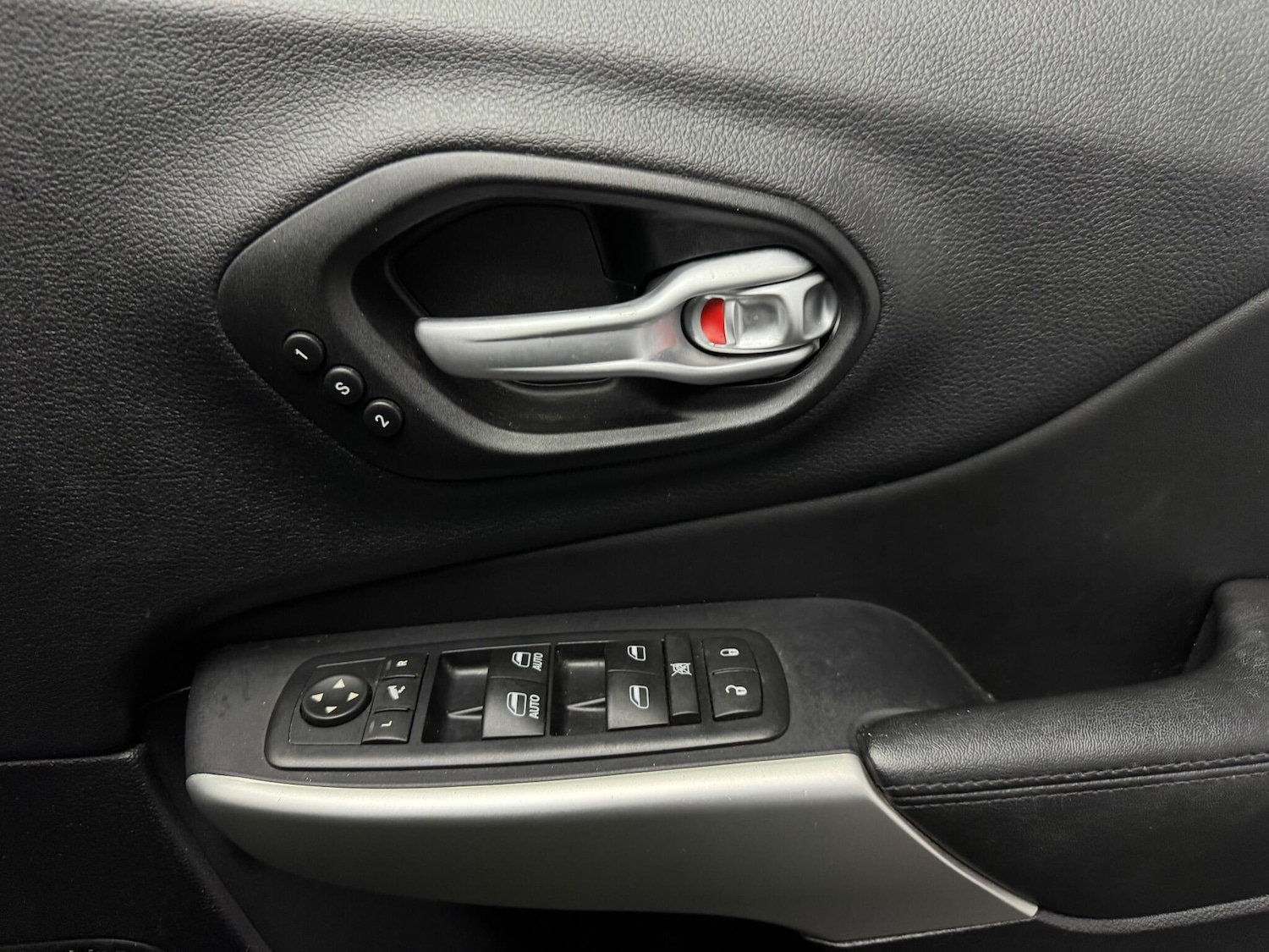 Used Jeep Cherokee for sale - 77925937: Photo 20