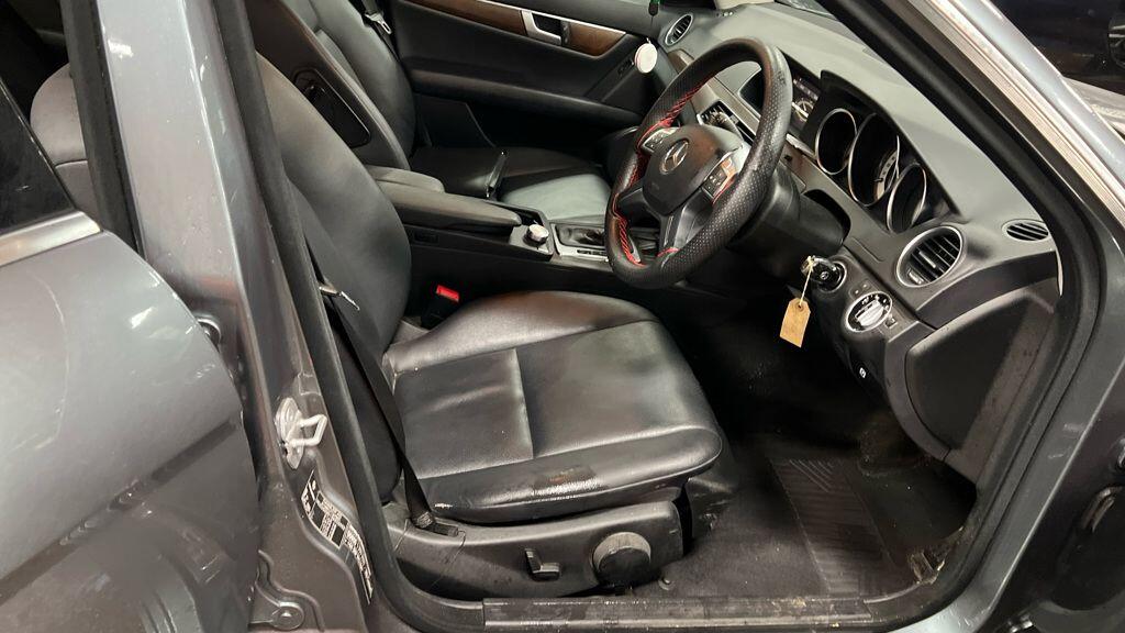 Used Mercedes-Benz C Class 2011 for sale - 77320633: Photo 2