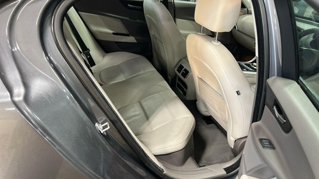 Used Jaguar XE 2016 for sale - 77101790: Photo 3