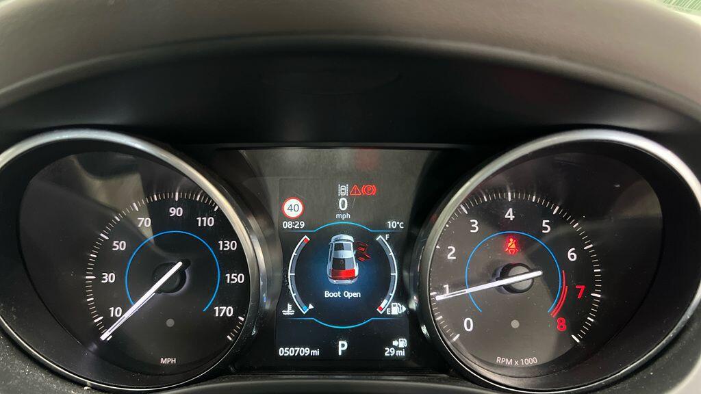 Used Jaguar XE 2016 for sale - 77101790: Photo 5