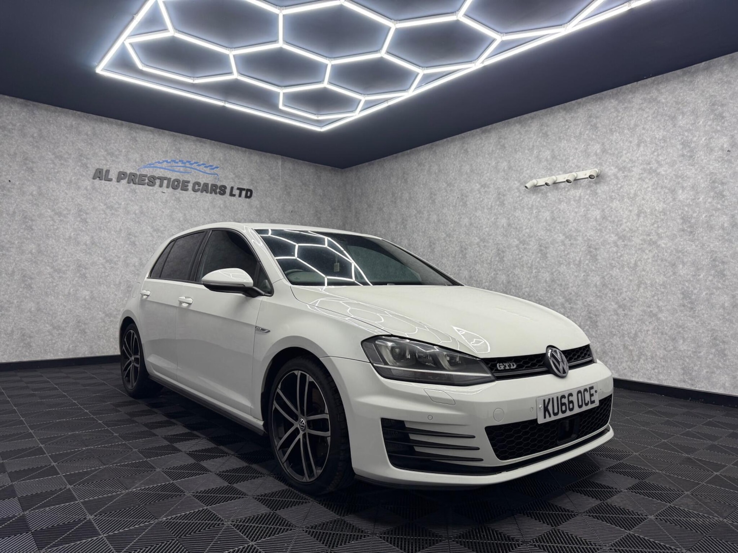 Used Volkswagen Golf 2016 for sale - 75658330: Photo 40
