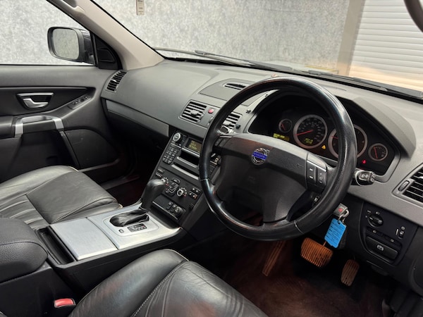 Used Volvo XC90 2011 for sale - 73857640: Photo 2
