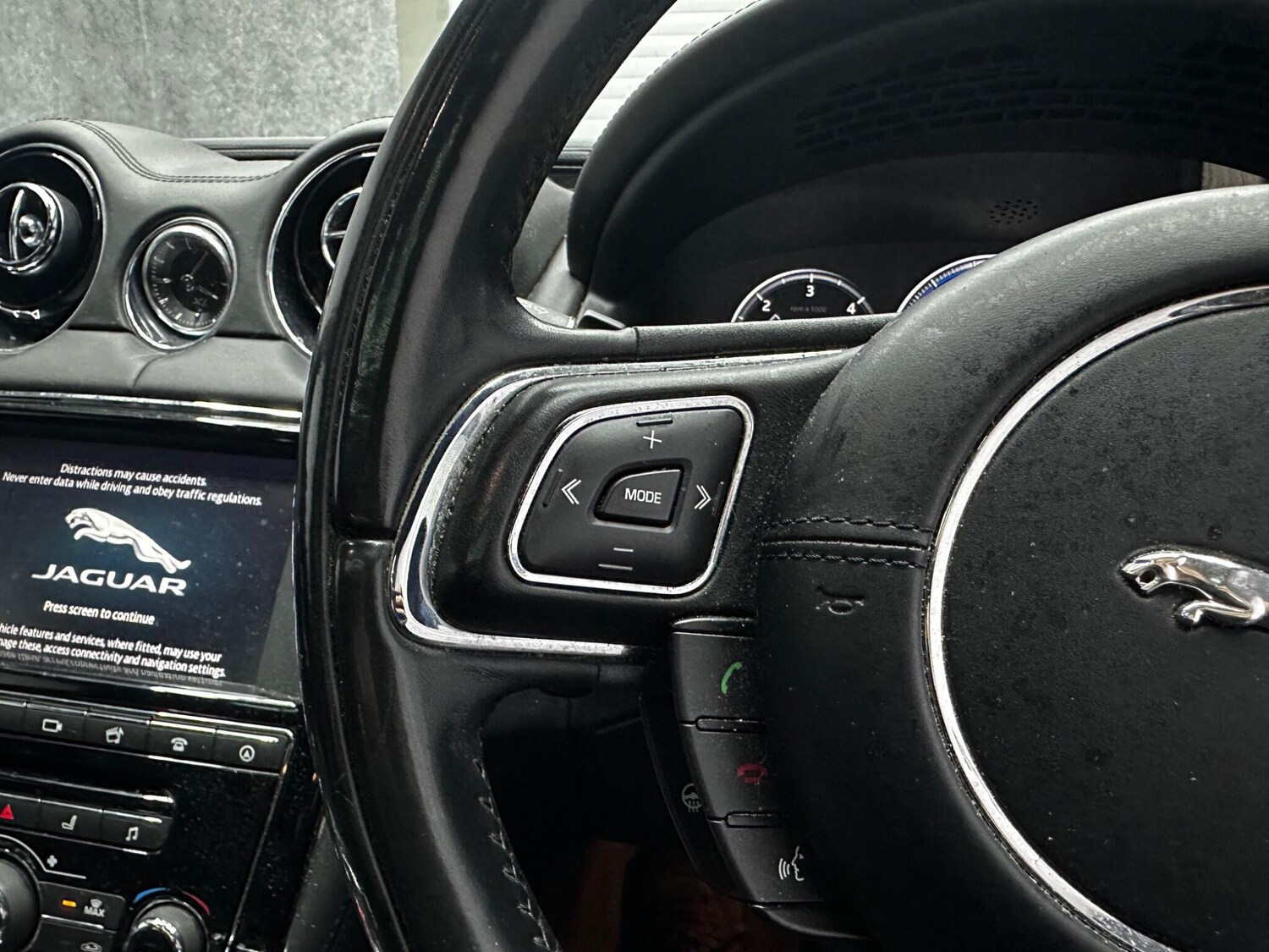 Used Jaguar XJ 2017 for sale - 78058261: Photo 13