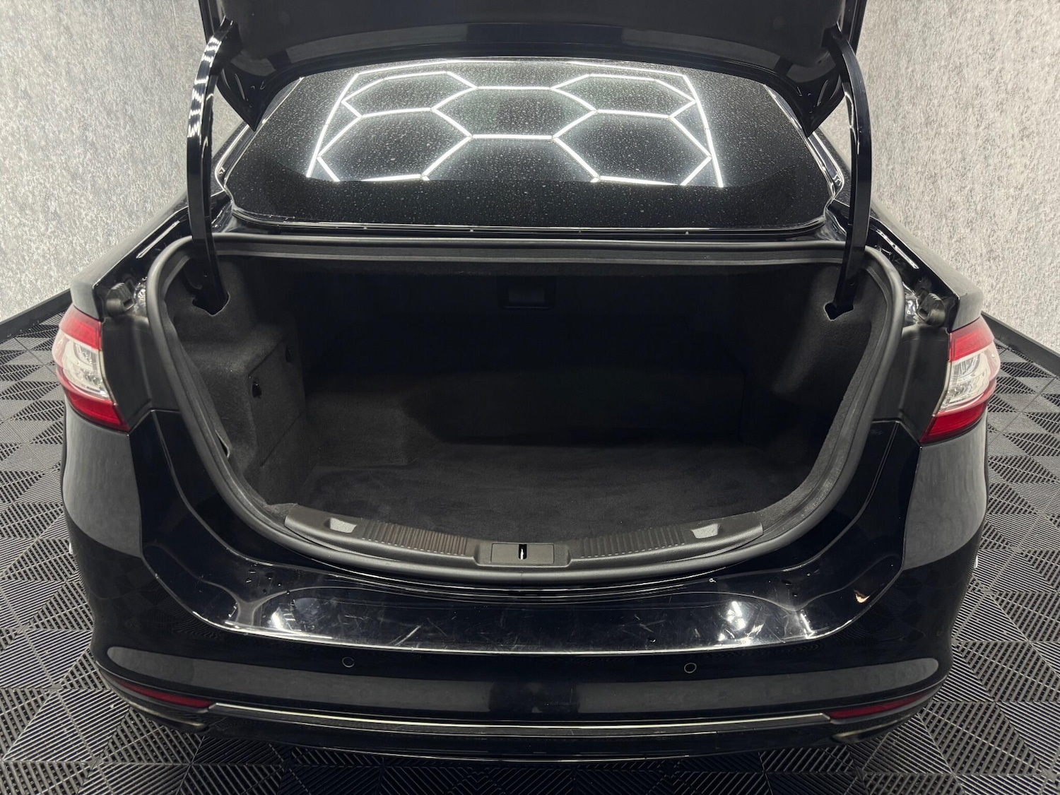 Used Ford Mondeo 2017 for sale - 76360755: Photo 28