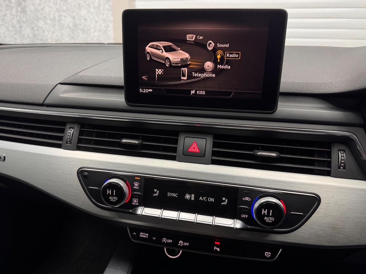 Used Audi A4 Avant 2016 for sale - 76250940: Photo 13