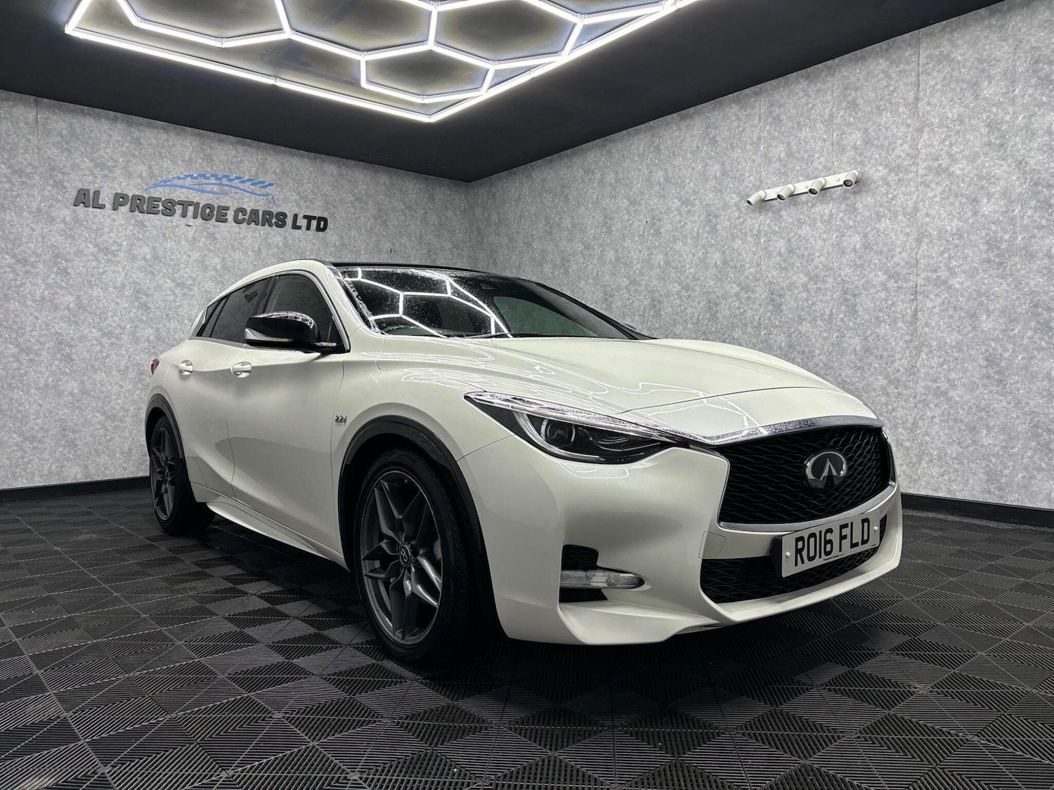 Used Infiniti Q30 2016 for sale - 78058092: Photo 1