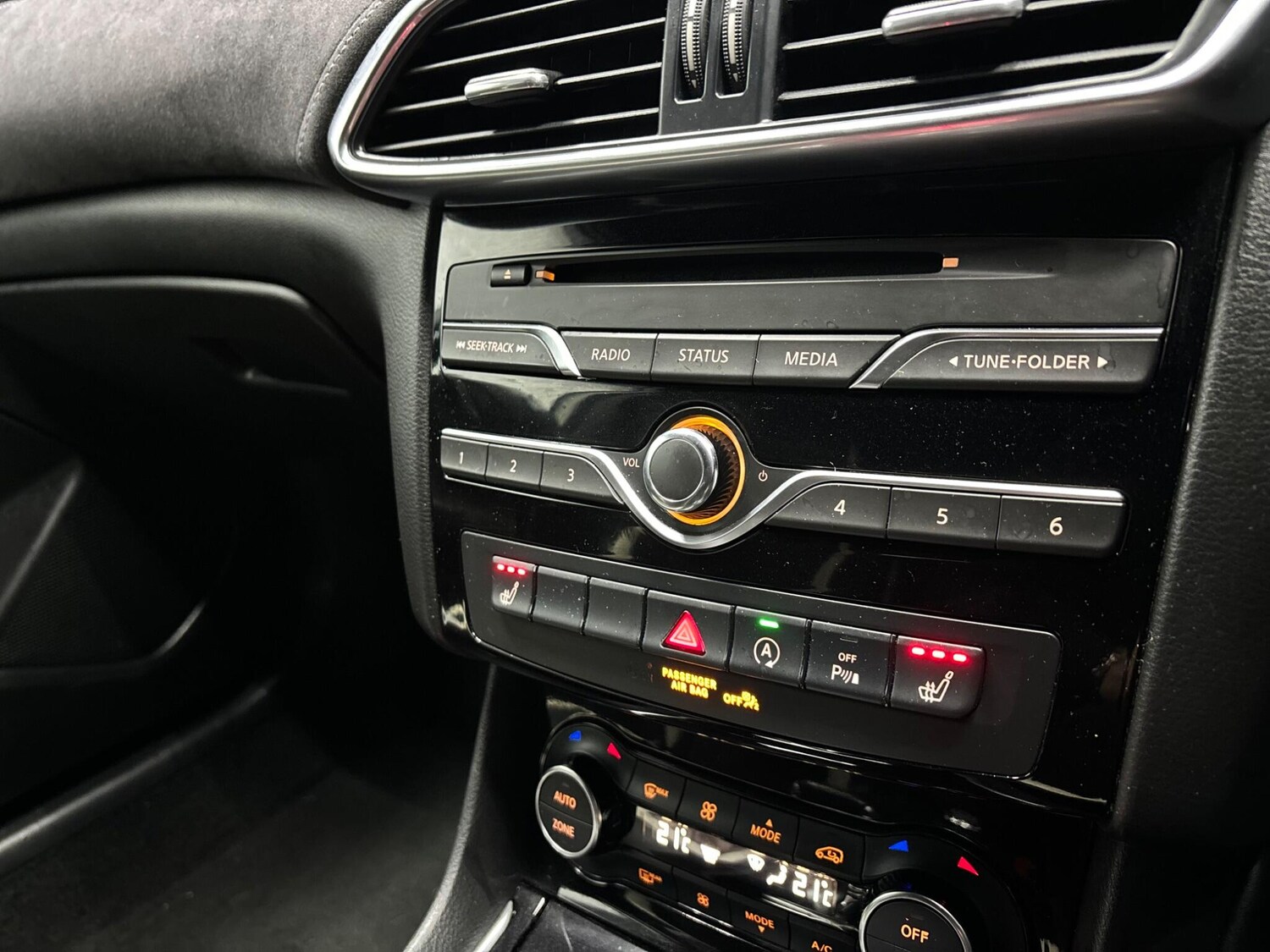 Used Infiniti Q30 2016 for sale - 78058092: Photo 18