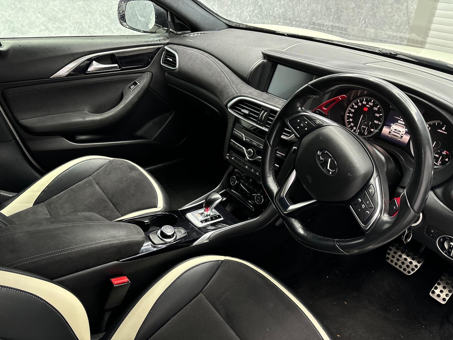 Used Infiniti Q30 2016 for sale - 78058092: Photo 2