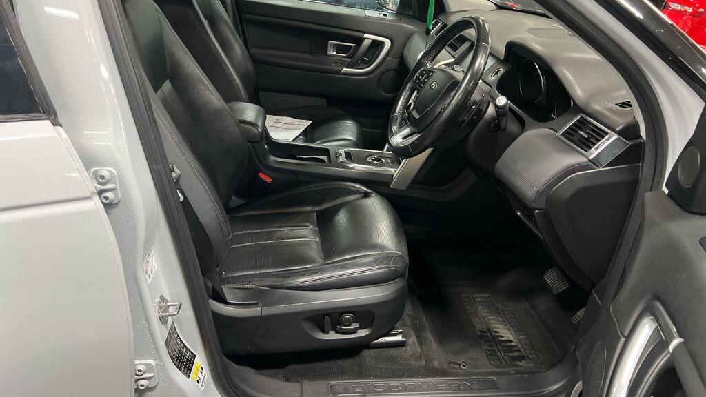 Used Land Rover Discovery Sport 2017 for sale - 76473017: Photo 2