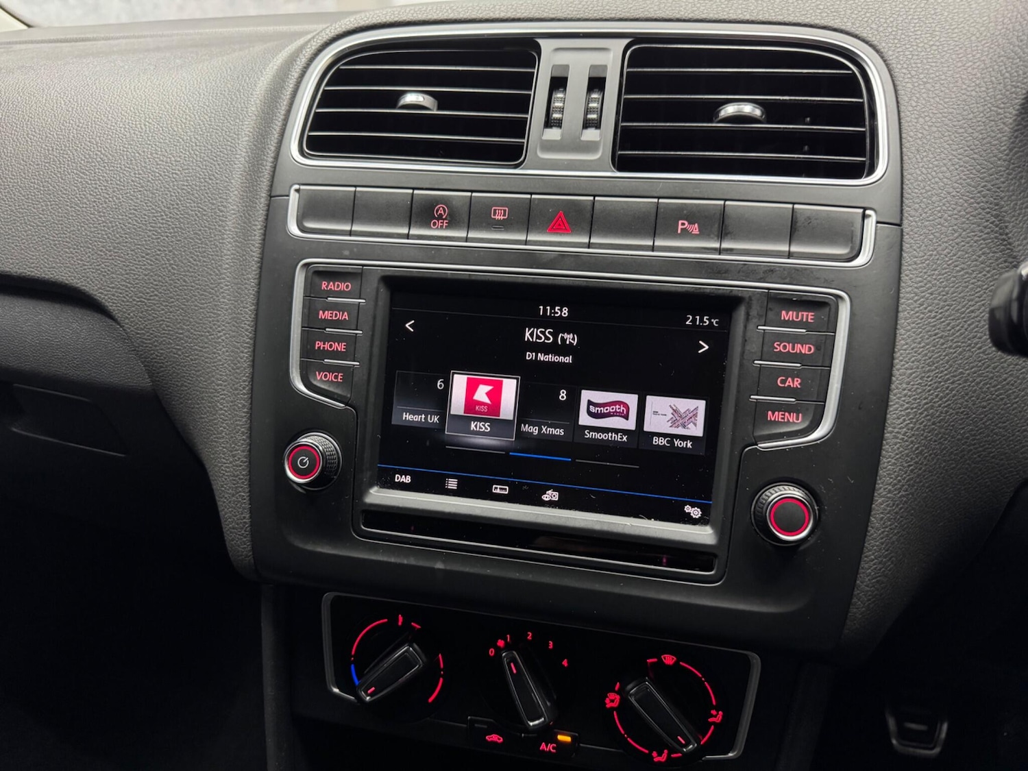 Used Volkswagen Polo 2017 for sale - 76109432: Photo 24