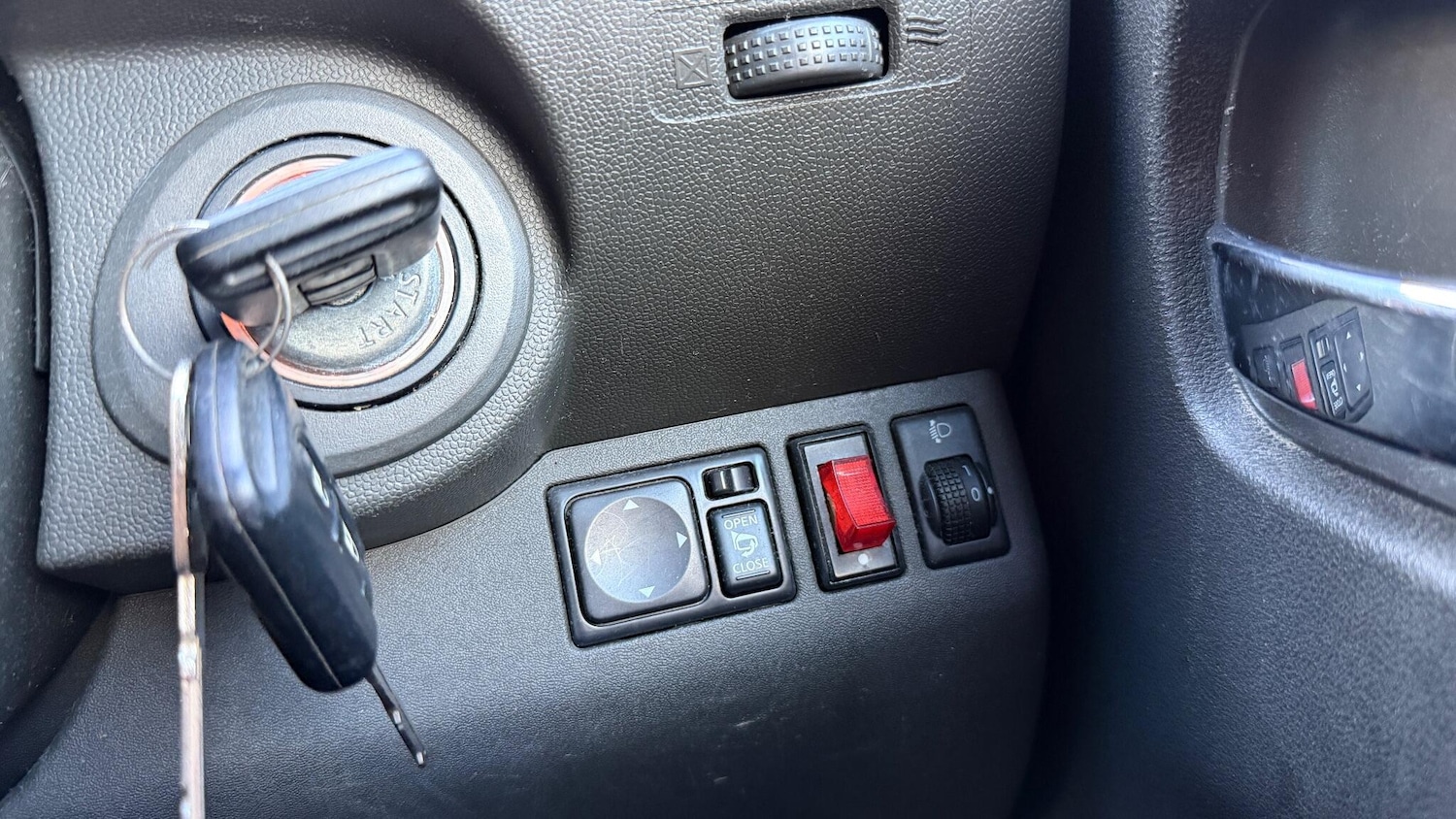 Used Nissan Navara 2012 for sale - 76441238: Photo 5