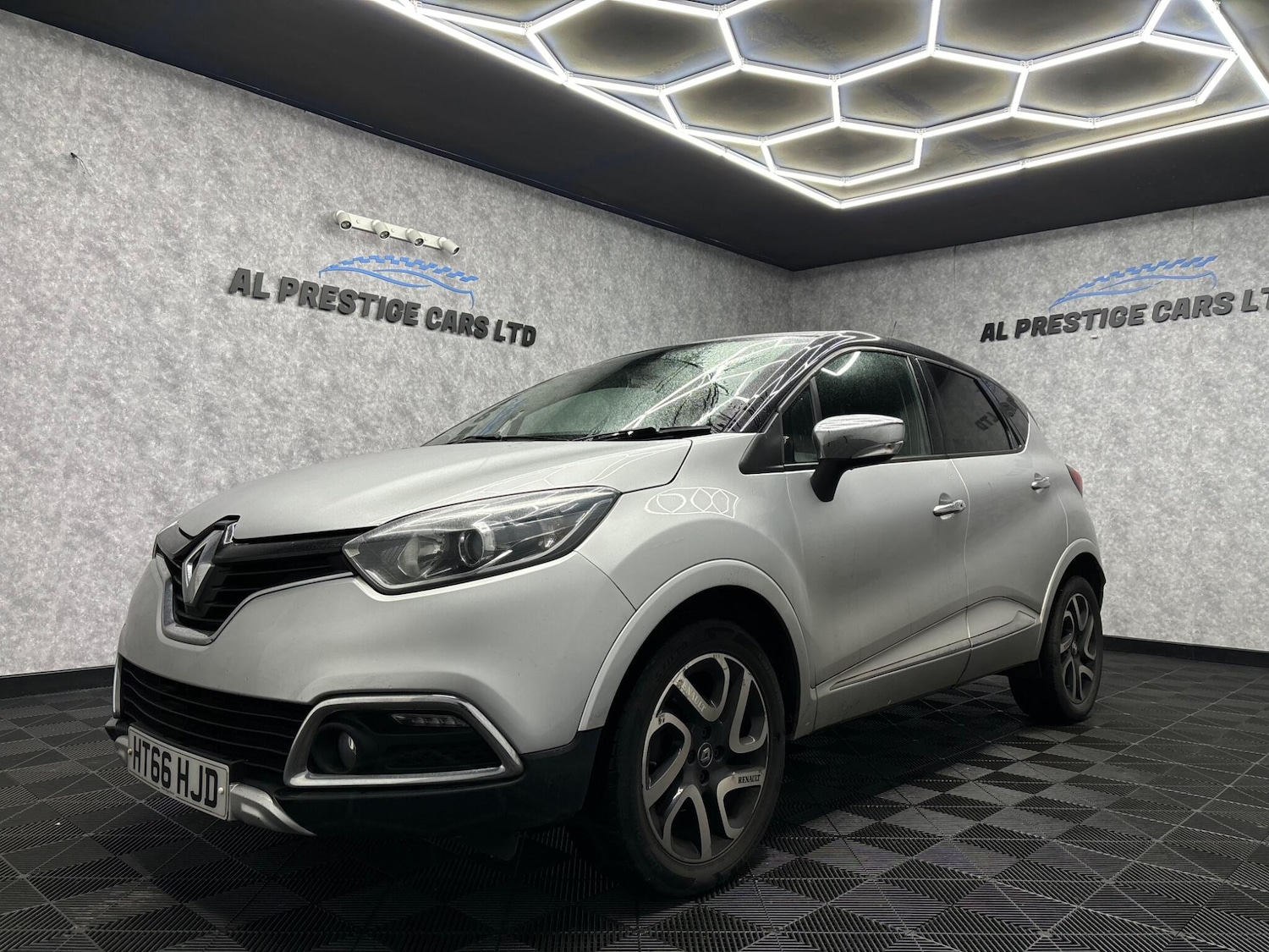 Used Renault Captur for sale - 78057752: Photo 1