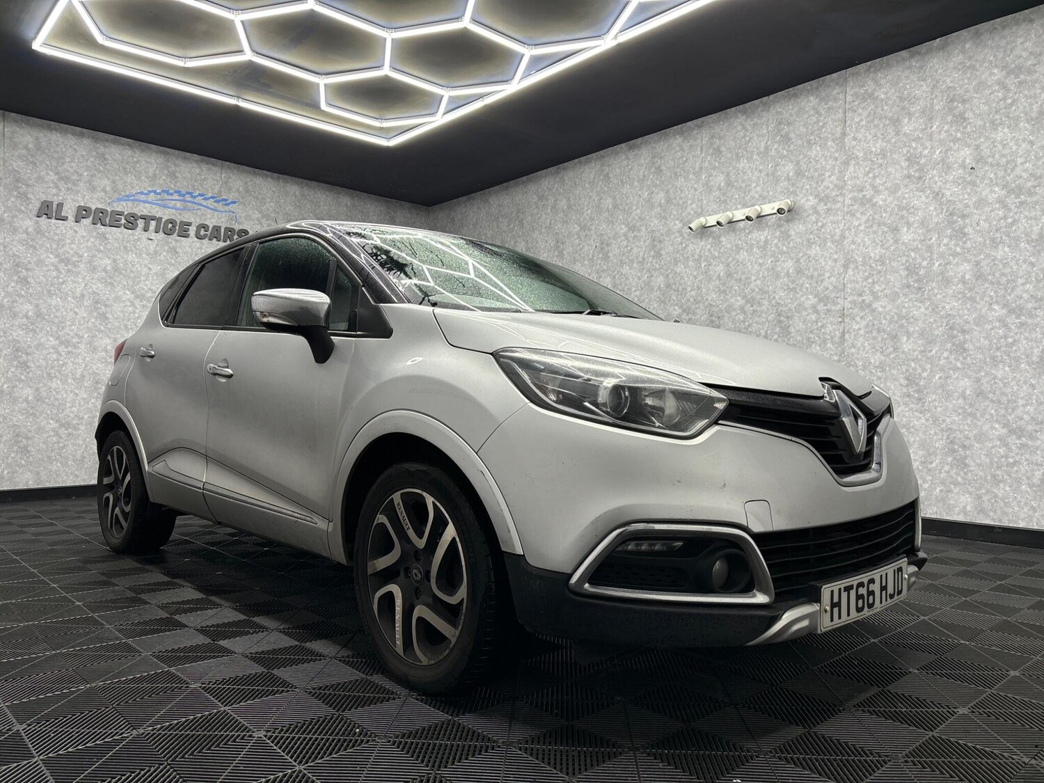 Used Renault Captur for sale - 78057752: Photo 16