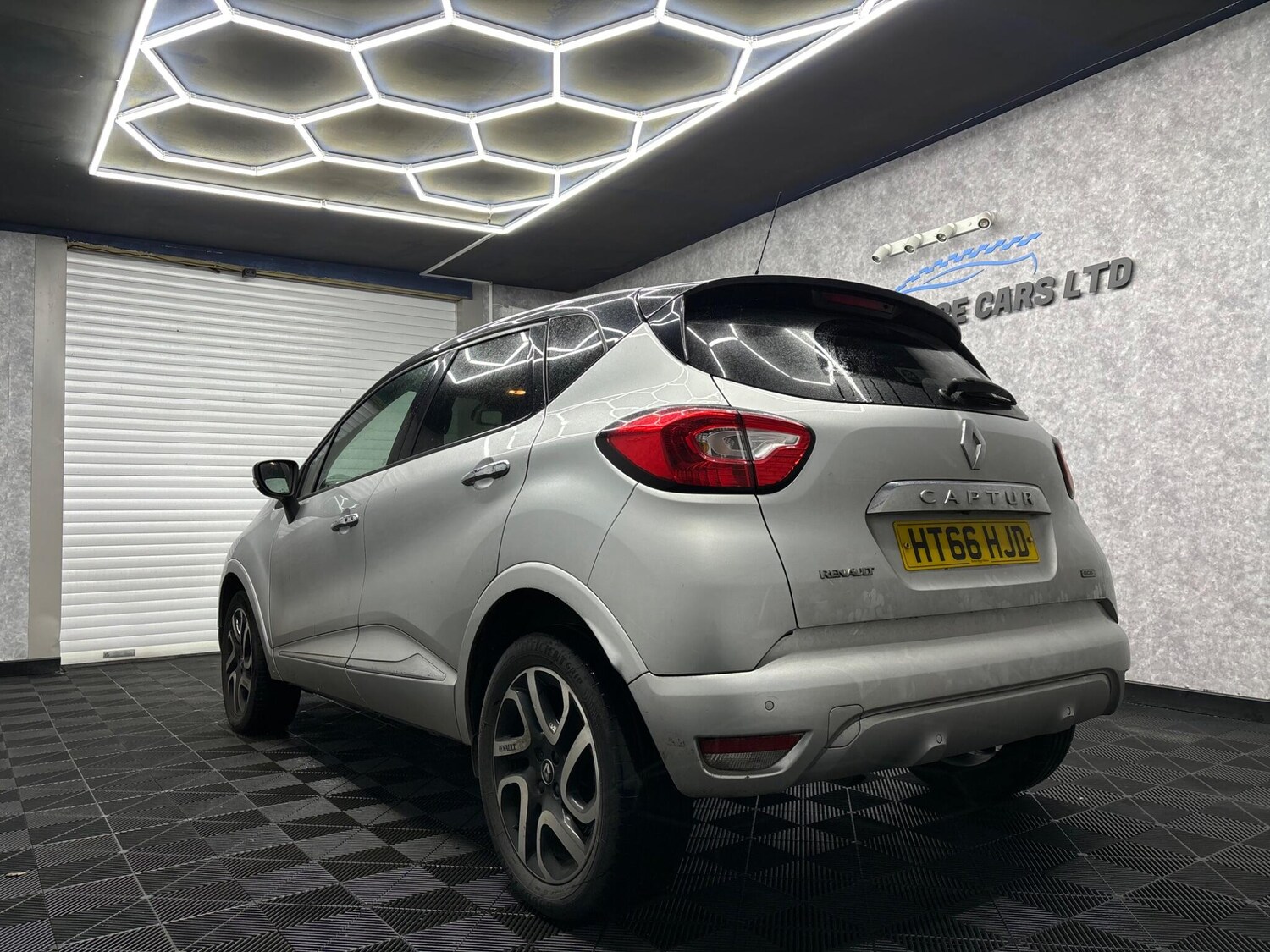 Used Renault Captur for sale - 78057752: Photo 17