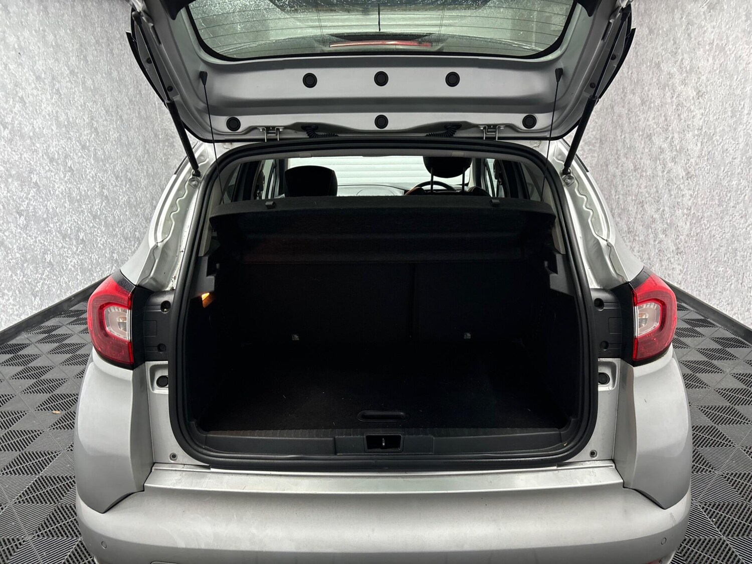 Used Renault Captur for sale - 78057752: Photo 18