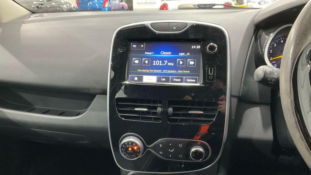 Used Renault Clio 2015 for sale - 76446832: Photo 3