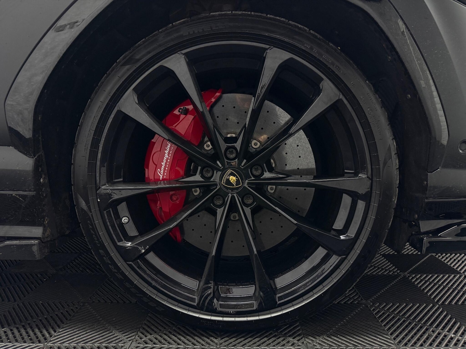 Used Lamborghini Urus 2019 for sale - 77237960: Photo 32