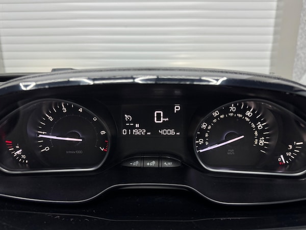 Used Peugeot 2008 2019 for sale - 74837807: Photo 6