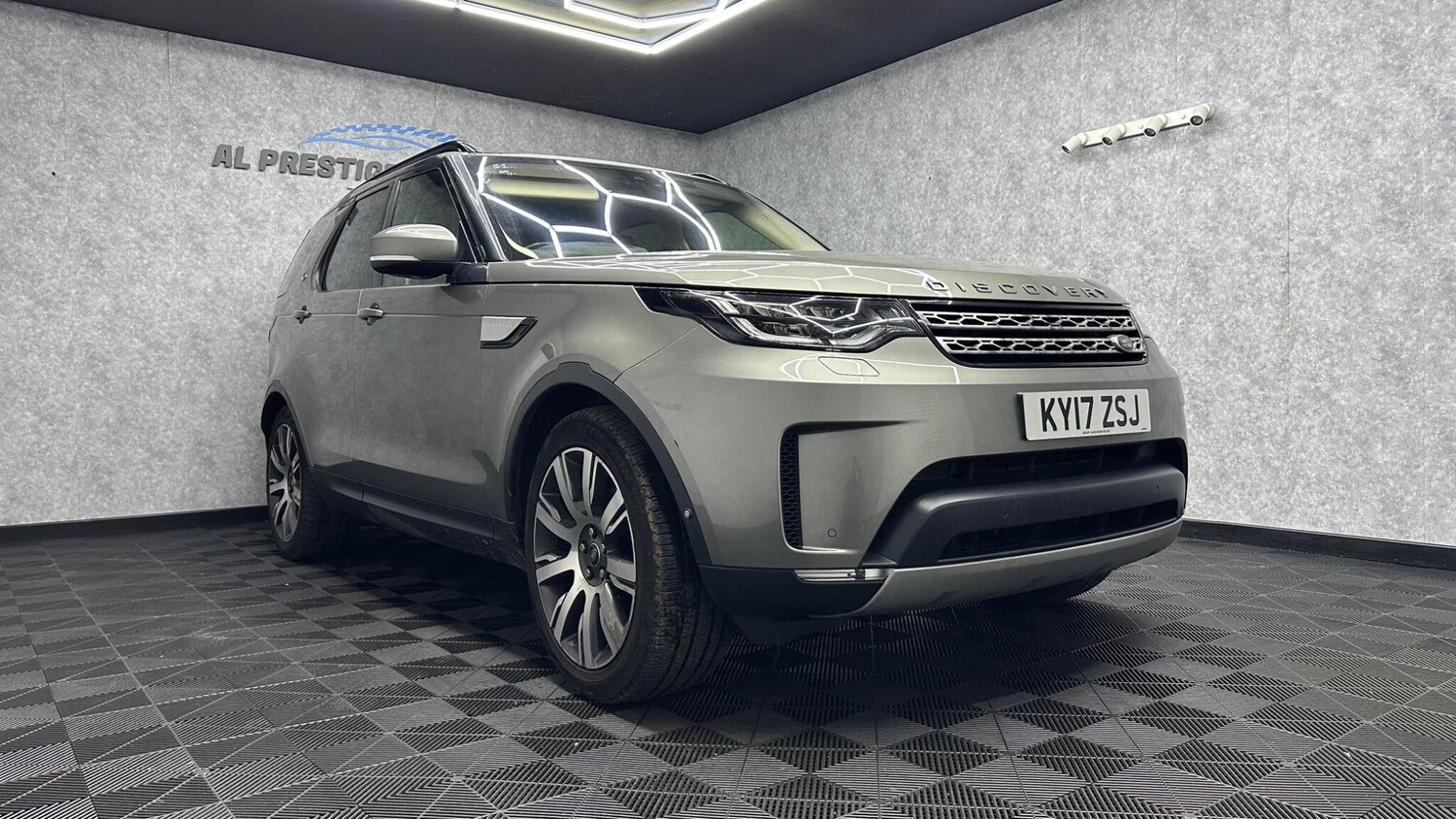 Used Land Rover Discovery 2017 for sale - 78058443: Photo 11