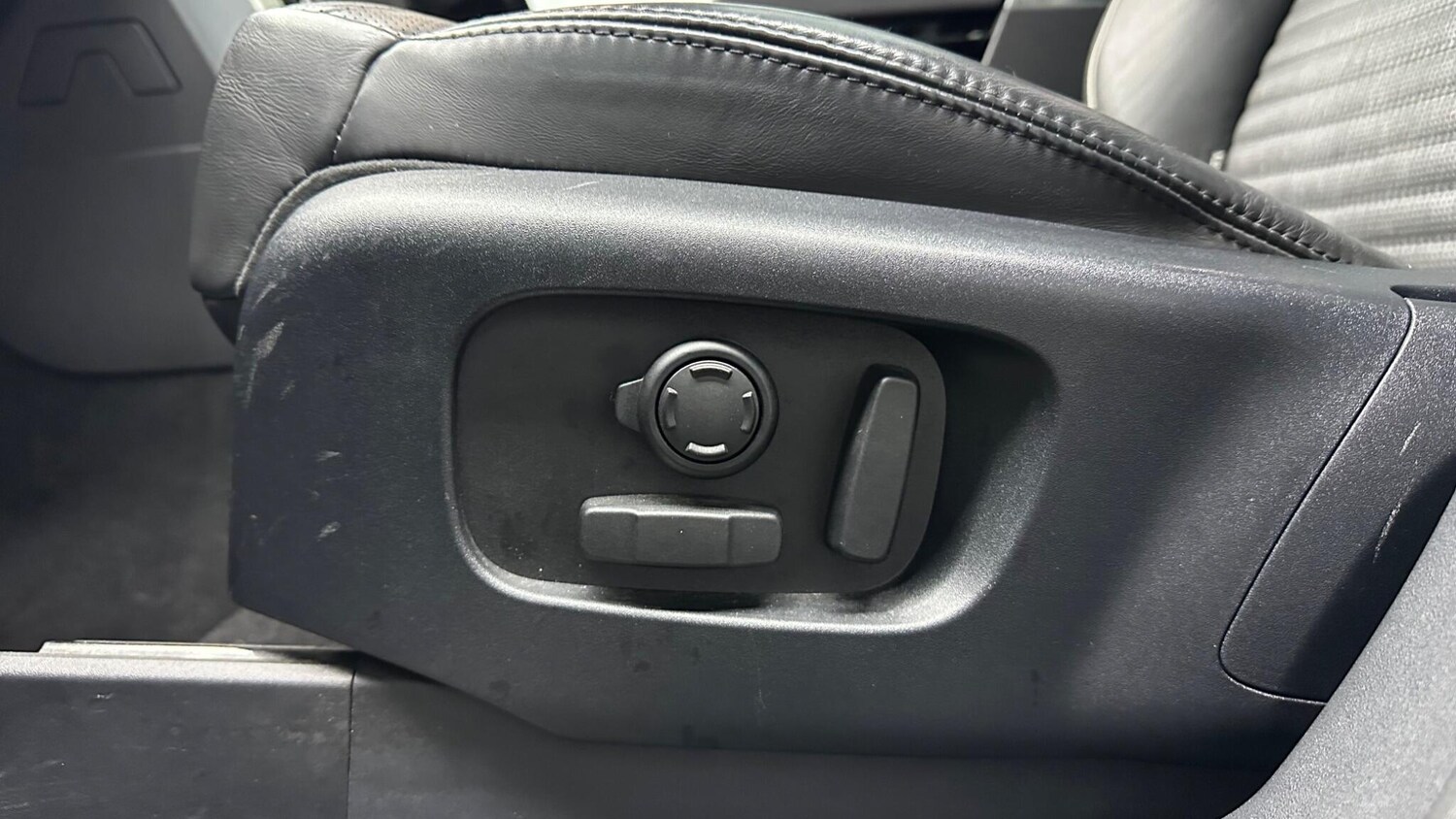 Used Land Rover Discovery 2017 for sale - 78058443: Photo 28