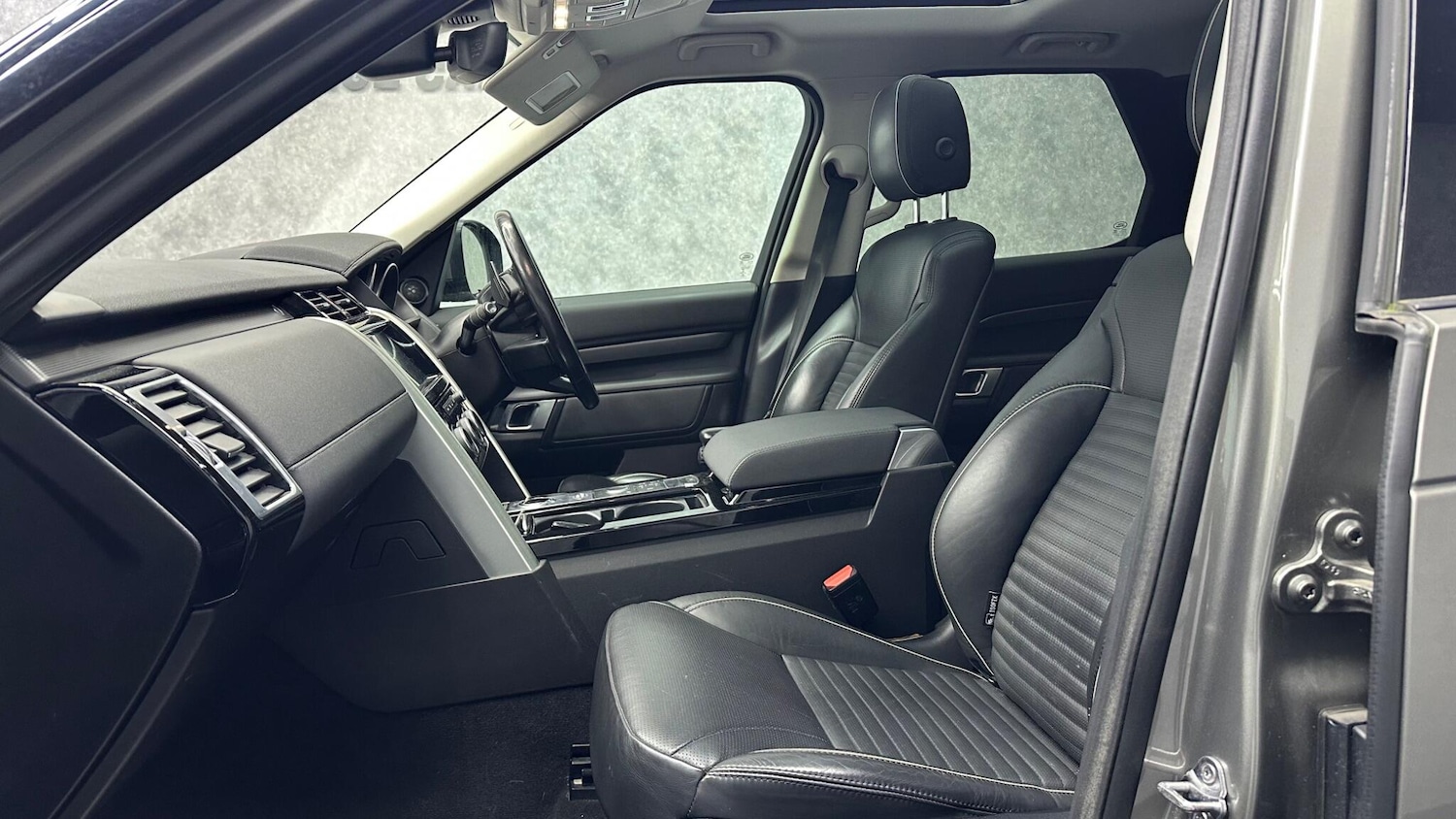 Used Land Rover Discovery 2017 for sale - 78058443: Photo 3